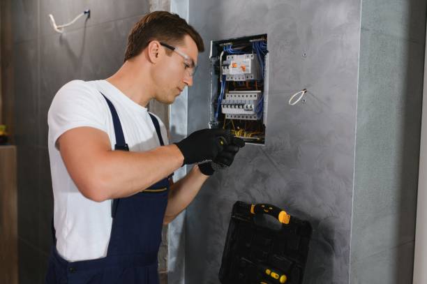 Best Circuit Breaker Repair  in La Cygne, KS